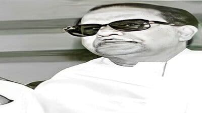 நாஞ்சில் மனோகரன் - 1977 முதல் 1980 வரை நடந்த எம்ஜிஆர் தலைமையிலான அதிமுக ஆட்சியில் நிதியமைச்சராக இருந்தார்