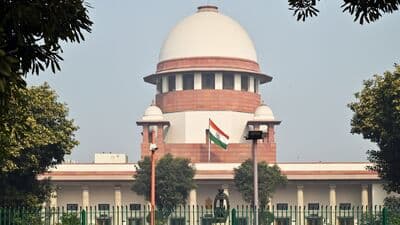 தண்டனை பெற்ற 11 குற்றவாளிகளையும் கடந்த 2022ஆம் ஆண்டு ஆகஸ்ட் 15 ஆம் தேதி குஜராத் அரசு விடுதலை செய்த நிலையில், உச்சநீதிமன்றம் தீர்ப்பு அளித்துள்ளது. 