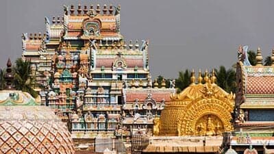 திருச்சி, ஸ்ரீரங்கத்தில் உள்ள ரங்கநாதா் கோயில் 'பூலோக வைகுண்டம்' எனவும் அழைக்கப்படுகிறது. 108 வைணவ திருத்தலங்களில் இத்தலம் முதன்மையானது.