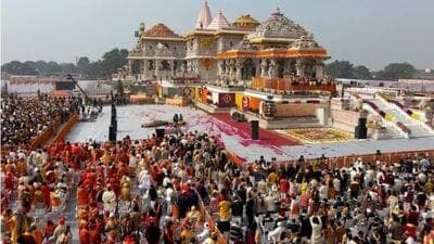 அயோத்தியில் ராமர் கோவில் திறப்பு விழாவை காண பக்தர்கள் குவிந்துள்ளனர்.