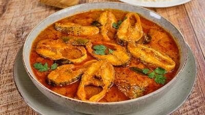 Fish Curry : கிராமத்து ருசியில் மணமணக்கும் நெய் மீன் குழம்பு! நாவில் எச்சில் ஊறவைக்க இப்டி செய்ங்க!