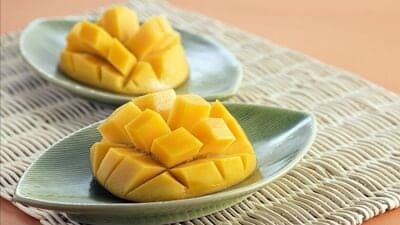 Mangoes Increase Blood Sugar : மாம்பழம் சாப்பிடுவதால் உடலில் சர்க்கரையும், எடையும் அதிகரிக்குமா? – இதோ விளக்கம்! 
